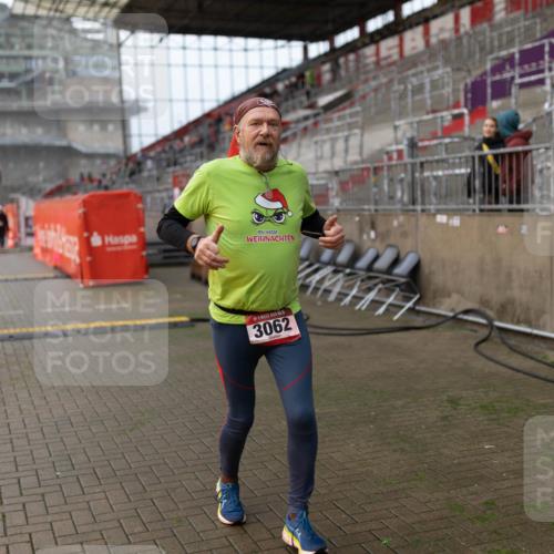 07.12.2025 - St. Pauli X-Mass-Run No. 15 Michael Strokosch http://msf.ph/oto/9363085 07.12.2025 11:21:57 Laufen 5, 3062 meine-sportfotos.de