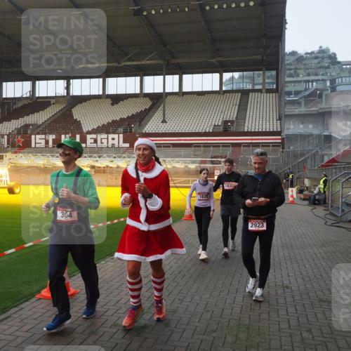 07.12.2025 - St. Pauli X-Mass-Run No. 15 Fabian Wolf http://msf.ph/oto/9363092 07.12.2025 10:02:26 Ziel 63, 304, 1105, 1828, 1829, 1934, 2604, 2923, 3944 meine-sportfotos.de