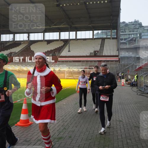 07.12.2025 - St. Pauli X-Mass-Run No. 15 Fabian Wolf http://msf.ph/oto/9363101 07.12.2025 10:02:26 Ziel 63, 304, 1105, 1828, 1829, 1934, 2604, 2923, 3944 meine-sportfotos.de