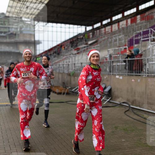 07.12.2025 - St. Pauli X-Mass-Run No. 15 Michael Strokosch http://msf.ph/oto/9363107 07.12.2025 11:23:33 Laufen 251, 5, 08 meine-sportfotos.de