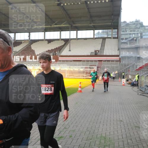 07.12.2025 - St. Pauli X-Mass-Run No. 15 Fabian Wolf http://msf.ph/oto/9363147 07.12.2025 10:02:29 Ziel 63, 304, 1105, 1828, 1829, 2604, 2923, 3944 meine-sportfotos.de