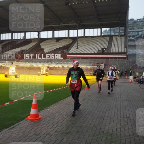07.12.2025 - St. Pauli X-Mass-Run No. 15 Fabian Wolf http://msf.ph/oto/9363213 07.12.2025 10:02:35 Ziel 63, 304, 1105, 1828, 1829, 2510, 2514, 2604, 2908 meine-sportfotos.de