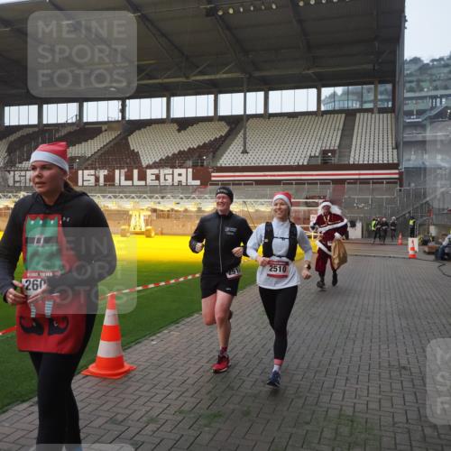 07.12.2025 - St. Pauli X-Mass-Run No. 15 Fabian Wolf http://msf.ph/oto/9363244 07.12.2025 10:02:37 Ziel 63, 304, 1105, 1828, 1829, 2510, 2514, 2604, 2908 meine-sportfotos.de