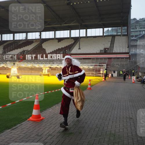 07.12.2025 - St. Pauli X-Mass-Run No. 15 Fabian Wolf http://msf.ph/oto/9363285 07.12.2025 10:02:39 Ziel 1105, 1828, 1829, 2510, 2514, 2604, 2780, 2781, 2908 meine-sportfotos.de