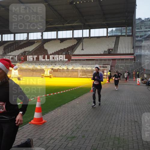 07.12.2025 - St. Pauli X-Mass-Run No. 15 Fabian Wolf http://msf.ph/oto/9363324 07.12.2025 10:02:46 Ziel 918, 1314, 2510, 2514, 2780, 2781, 2908, 3518, 3892 meine-sportfotos.de