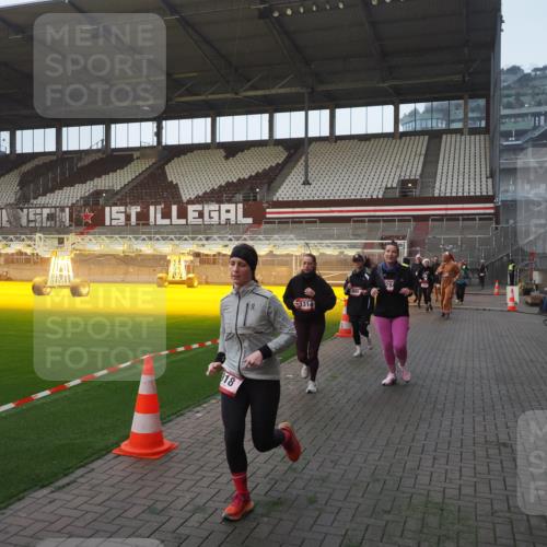 07.12.2025 - St. Pauli X-Mass-Run No. 15 Fabian Wolf http://msf.ph/oto/9363379 07.12.2025 10:02:54 Ziel 442, 443, 885, 918, 936, 943, 1314, 2505, 2780, 2781, 3284, 3417, 3518, 3892 meine-sportfotos.de