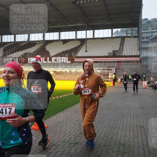 07.12.2025 - St. Pauli X-Mass-Run No. 15 Fabian Wolf http://msf.ph/oto/9363501 07.12.2025 10:03:01 Ziel 177, 442, 443, 885, 918, 936, 943, 956, 1314, 2505, 3284, 3417, 3518 meine-sportfotos.de