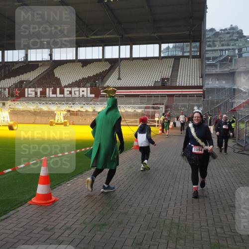 07.12.2025 - St. Pauli X-Mass-Run No. 15 Fabian Wolf http://msf.ph/oto/9363615 07.12.2025 10:03:16 Ziel 177, 460, 956, 963, 965, 1118, 1594, 2682, 2973, 2975 meine-sportfotos.de