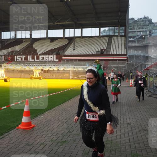 07.12.2025 - St. Pauli X-Mass-Run No. 15 Fabian Wolf http://msf.ph/oto/9363640 07.12.2025 10:03:17 Ziel 177, 460, 956, 963, 965, 1118, 1594, 2682, 2973, 2975 meine-sportfotos.de