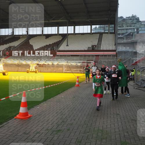 07.12.2025 - St. Pauli X-Mass-Run No. 15 Fabian Wolf http://msf.ph/oto/9363667 07.12.2025 10:03:19 Ziel 177, 460, 963, 965, 1118, 1594, 2682, 2973, 2975 meine-sportfotos.de