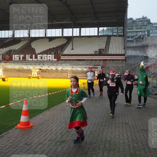 07.12.2025 - St. Pauli X-Mass-Run No. 15 Fabian Wolf http://msf.ph/oto/9363683 07.12.2025 10:03:21 Ziel 460, 963, 965, 1118, 1484, 1486, 1594, 2682, 2973, 2975, 4193, 4239 meine-sportfotos.de