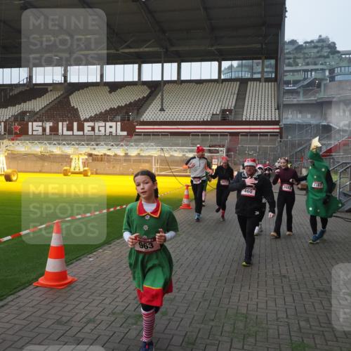 07.12.2025 - St. Pauli X-Mass-Run No. 15 Fabian Wolf http://msf.ph/oto/9363686 07.12.2025 10:03:21 Ziel 460, 963, 965, 1118, 1484, 1486, 1594, 2682, 2973, 2975, 4193, 4239 meine-sportfotos.de