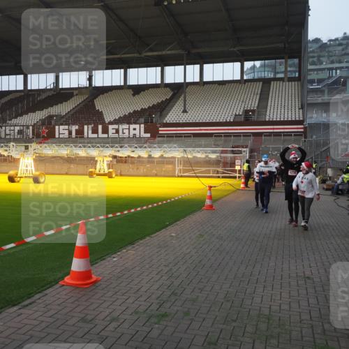 07.12.2025 - St. Pauli X-Mass-Run No. 15 Fabian Wolf http://msf.ph/oto/9363827 07.12.2025 10:03:31 Ziel 214, 358, 940, 984, 1023, 1263, 1264, 1484, 1486, 1888, 2973, 2975, 3334, 4193, 4239, 4660, 4667, 4680 meine-sportfotos.de