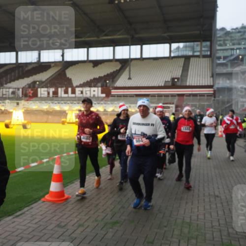 07.12.2025 - St. Pauli X-Mass-Run No. 15 Fabian Wolf http://msf.ph/oto/9363890 07.12.2025 10:03:37 Ziel 185, 213, 214, 358, 940, 984, 1023, 1263, 1264, 1484, 1486, 1506, 1888, 2002, 2366, 2380, 3334, 3734, 4193, 4239, 4660, 4667, 4679, 4680 meine-sportfotos.de