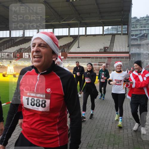 07.12.2025 - St. Pauli X-Mass-Run No. 15 Fabian Wolf http://msf.ph/oto/9363947 07.12.2025 10:03:40 Ziel 185, 213, 214, 358, 399, 940, 984, 1023, 1263, 1264, 1307, 1394, 1425, 1484, 1486, 1506, 1888, 2002, 2366, 2380, 3334, 3734, 4193, 4239, 4660, 4667, 4679, 4680 meine-sportfotos.de