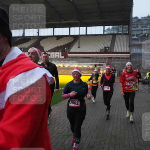 07.12.2025 - St. Pauli X-Mass-Run No. 15 Fabian Wolf http://msf.ph/oto/9363995 07.12.2025 10:03:44 Ziel 185, 213, 214, 358, 399, 940, 984, 1023, 1263, 1264, 1307, 1394, 1425, 1506, 1888, 2002, 2366, 2380, 3334, 3734, 4660, 4667, 4679, 4680 meine-sportfotos.de