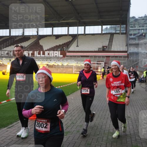 07.12.2025 - St. Pauli X-Mass-Run No. 15 Fabian Wolf http://msf.ph/oto/9363998 07.12.2025 10:03:44 Ziel 185, 213, 214, 358, 399, 940, 984, 1023, 1263, 1264, 1307, 1394, 1425, 1506, 1888, 2002, 2366, 2380, 3334, 3734, 4660, 4667, 4679, 4680 meine-sportfotos.de