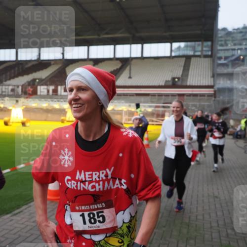 07.12.2025 - St. Pauli X-Mass-Run No. 15 Fabian Wolf http://msf.ph/oto/9364004 07.12.2025 10:03:45 Ziel 185, 213, 214, 358, 399, 940, 984, 1023, 1263, 1264, 1307, 1394, 1425, 1506, 1888, 2002, 2366, 2380, 3334, 3734, 4660, 4667, 4679, 4680 meine-sportfotos.de