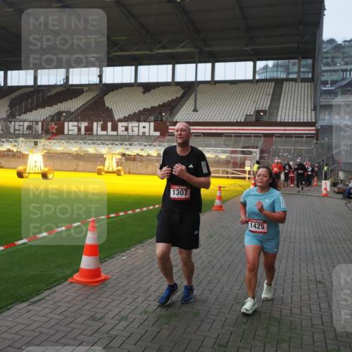 07.12.2025 - St. Pauli X-Mass-Run No. 15 Fabian Wolf http://msf.ph/oto/9364012 07.12.2025 10:03:49 Ziel 185, 213, 214, 399, 940, 1023, 1263, 1264, 1307, 1394, 1425, 1506, 2002, 2366, 2380, 3334, 3337, 3519, 3734, 4151, 4660, 4667, 4679, 4680 meine-sportfotos.de