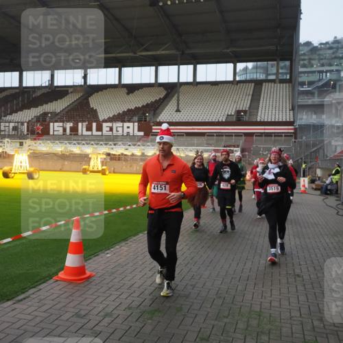 07.12.2025 - St. Pauli X-Mass-Run No. 15 Fabian Wolf http://msf.ph/oto/9364018 07.12.2025 10:03:57 Ziel 185, 399, 626, 628, 709, 1027, 1028, 1307, 1394, 1425, 1906, 2110, 2112, 2366, 3198, 3337, 3340, 3359, 3519, 3734, 4151 meine-sportfotos.de