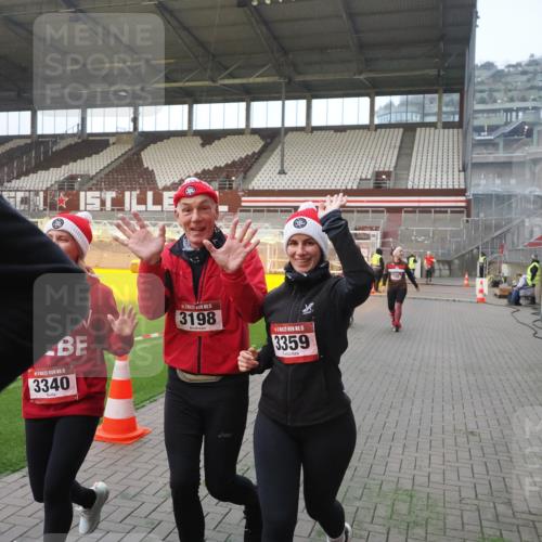 07.12.2025 - St. Pauli X-Mass-Run No. 15 Fabian Wolf http://msf.ph/oto/9364046 07.12.2025 10:04:03 Ziel 626, 628, 709, 1027, 1028, 1906, 2110, 2112, 3198, 3337, 3340, 3359, 3519, 4151 meine-sportfotos.de