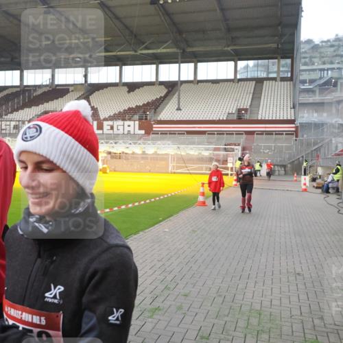 07.12.2025 - St. Pauli X-Mass-Run No. 15 Fabian Wolf http://msf.ph/oto/9364049 07.12.2025 10:04:03 Ziel 626, 628, 709, 1027, 1028, 1906, 2110, 2112, 3198, 3337, 3340, 3359, 3519, 4151 meine-sportfotos.de