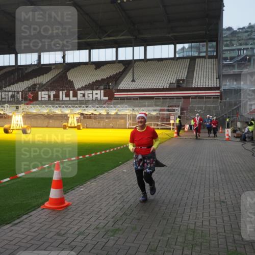 07.12.2025 - St. Pauli X-Mass-Run No. 15 Fabian Wolf http://msf.ph/oto/9364064 07.12.2025 10:04:12 Ziel 113, 709, 1302, 1712, 1738, 1906, 2454, 3198, 3340 meine-sportfotos.de