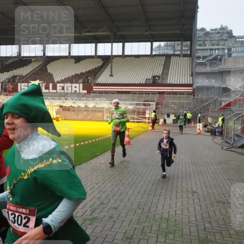 07.12.2025 - St. Pauli X-Mass-Run No. 15 Fabian Wolf http://msf.ph/oto/9364087 07.12.2025 10:04:21 Ziel 113, 1291, 1302, 1712, 1738, 2454, 3188, 4673 meine-sportfotos.de