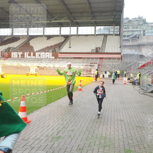 07.12.2025 - St. Pauli X-Mass-Run No. 15 Fabian Wolf http://msf.ph/oto/9364088 07.12.2025 10:04:21 Ziel 113, 1291, 1302, 1712, 1738, 2454, 3188, 4673 meine-sportfotos.de