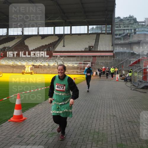 07.12.2025 - St. Pauli X-Mass-Run No. 15 Fabian Wolf http://msf.ph/oto/9364098 07.12.2025 10:04:27 Ziel 113, 1291, 1302, 1522, 1701, 1712, 1738, 1871, 2454, 3188, 3911, 4673 meine-sportfotos.de