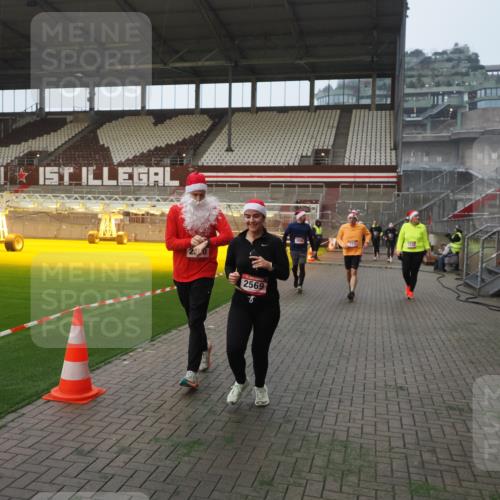 07.12.2025 - St. Pauli X-Mass-Run No. 15 Fabian Wolf http://msf.ph/oto/9364117 07.12.2025 10:04:37 Ziel 713, 1522, 1701, 1871, 2569, 2570, 3477, 3894, 3911, 4673 meine-sportfotos.de