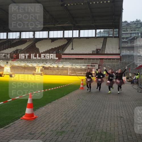 07.12.2025 - St. Pauli X-Mass-Run No. 15 Fabian Wolf http://msf.ph/oto/9364152 07.12.2025 10:04:58 Ziel 292, 1217, 1973, 1991, 2168, 2249, 2856, 2866, 4080, 4553, 4557 meine-sportfotos.de