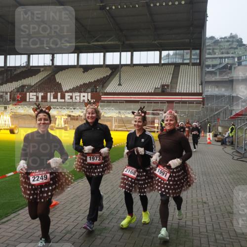 07.12.2025 - St. Pauli X-Mass-Run No. 15 Fabian Wolf http://msf.ph/oto/9364166 07.12.2025 10:05:01 Ziel 202, 210, 292, 699, 1217, 1973, 1991, 2168, 2249, 2856, 2866, 3307, 3311 meine-sportfotos.de