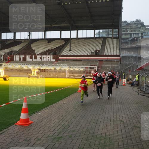 07.12.2025 - St. Pauli X-Mass-Run No. 15 Fabian Wolf http://msf.ph/oto/9364168 07.12.2025 10:05:02 Ziel 202, 210, 292, 699, 1217, 1973, 1991, 2168, 2249, 2856, 2866, 3307, 3311 meine-sportfotos.de