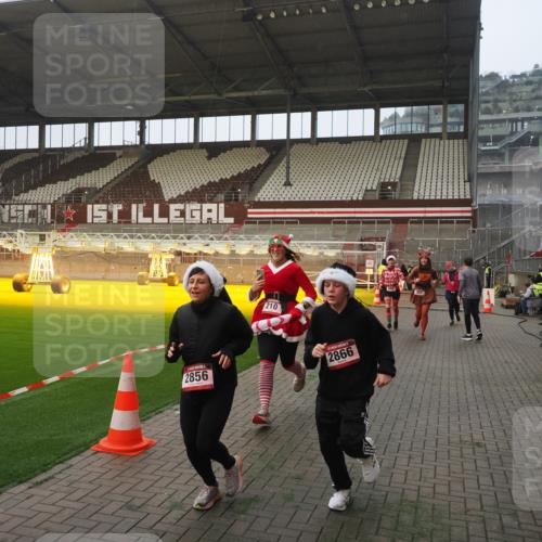 07.12.2025 - St. Pauli X-Mass-Run No. 15 Fabian Wolf http://msf.ph/oto/9364179 07.12.2025 10:05:05 Ziel 202, 210, 292, 699, 1973, 1991, 2168, 2249, 2856, 2866, 3307, 3311 meine-sportfotos.de