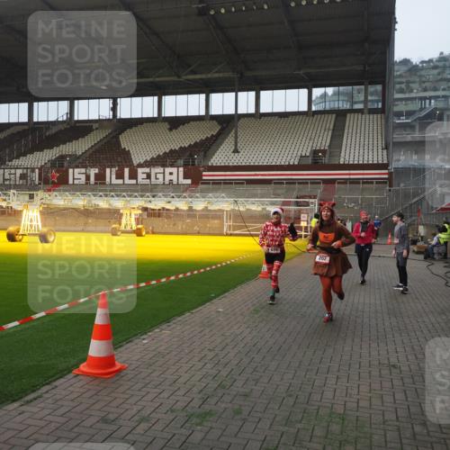 07.12.2025 - St. Pauli X-Mass-Run No. 15 Fabian Wolf http://msf.ph/oto/9364183 07.12.2025 10:05:06 Ziel 202, 210, 292, 699, 1973, 1991, 2168, 2249, 2856, 2866, 3307, 3311 meine-sportfotos.de