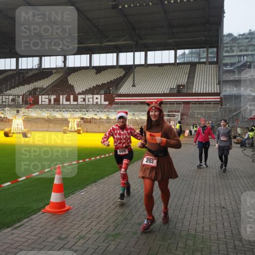 07.12.2025 - St. Pauli X-Mass-Run No. 15 Fabian Wolf http://msf.ph/oto/9364189 07.12.2025 10:05:08 Ziel 114, 202, 210, 292, 699, 1973, 1991, 2168, 2249, 2856, 2866, 3307, 3311 meine-sportfotos.de