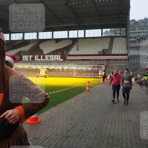 07.12.2025 - St. Pauli X-Mass-Run No. 15 Fabian Wolf http://msf.ph/oto/9364194 07.12.2025 10:05:09 Ziel 114, 202, 210, 292, 699, 1973, 1991, 2168, 2249, 2856, 2866, 3307, 3311 meine-sportfotos.de