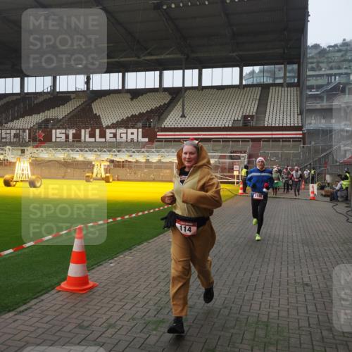 07.12.2025 - St. Pauli X-Mass-Run No. 15 Fabian Wolf http://msf.ph/oto/9364211 07.12.2025 10:05:15 Ziel 114, 202, 210, 292, 699, 1121, 1481, 1661, 1761, 2856, 2866, 3186, 3307, 3311, 4036 meine-sportfotos.de