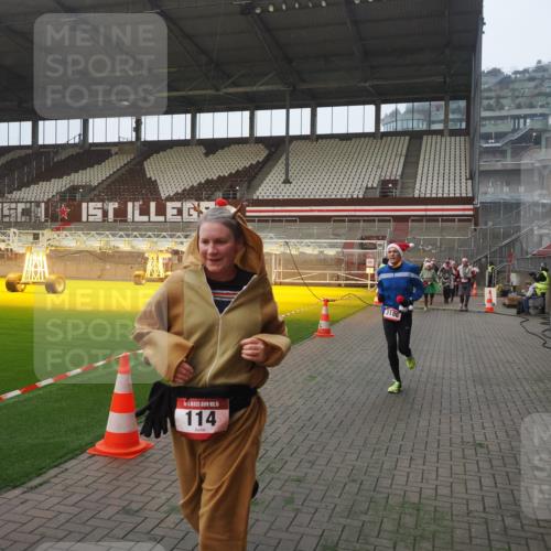 07.12.2025 - St. Pauli X-Mass-Run No. 15 Fabian Wolf http://msf.ph/oto/9364213 07.12.2025 10:05:15 Ziel 114, 202, 210, 292, 699, 1121, 1481, 1661, 1761, 2856, 2866, 3186, 3307, 3311, 4036 meine-sportfotos.de
