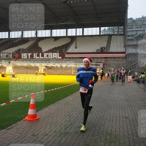 07.12.2025 - St. Pauli X-Mass-Run No. 15 Fabian Wolf http://msf.ph/oto/9364218 07.12.2025 10:05:16 Ziel 114, 202, 210, 292, 699, 1121, 1481, 1661, 1761, 2856, 2866, 3186, 3307, 3311, 4036 meine-sportfotos.de