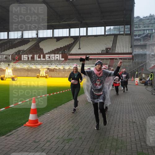 07.12.2025 - St. Pauli X-Mass-Run No. 15 Fabian Wolf http://msf.ph/oto/9364233 07.12.2025 10:05:23 Ziel 114, 543, 668, 950, 1121, 1316, 1374, 1481, 1661, 1761, 3186, 3386, 4036, 4556, 4558 meine-sportfotos.de