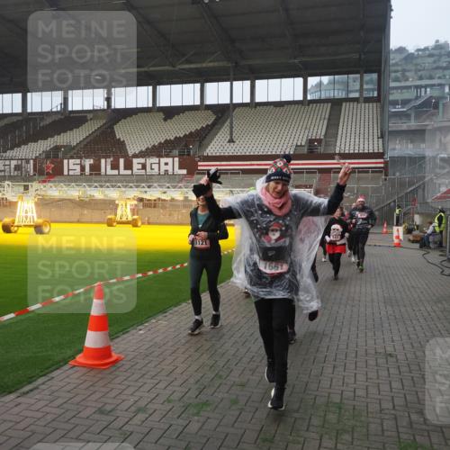 07.12.2025 - St. Pauli X-Mass-Run No. 15 Fabian Wolf http://msf.ph/oto/9364234 07.12.2025 10:05:23 Ziel 114, 543, 668, 950, 1121, 1316, 1374, 1481, 1661, 1761, 3186, 3386, 4036, 4556, 4558 meine-sportfotos.de