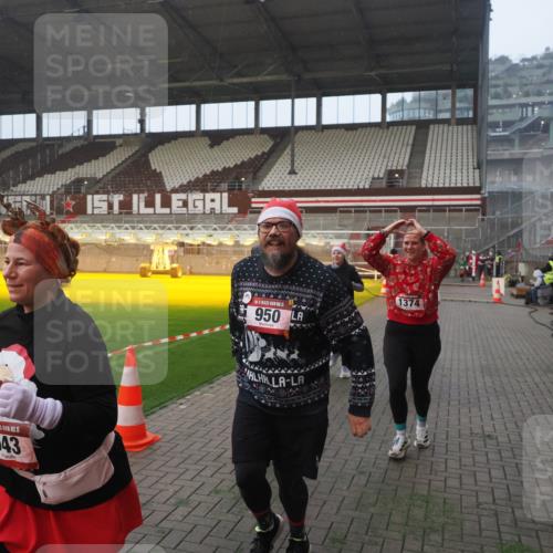 07.12.2025 - St. Pauli X-Mass-Run No. 15 Fabian Wolf http://msf.ph/oto/9364249 07.12.2025 10:05:27 Ziel 114, 543, 668, 950, 1121, 1316, 1374, 1481, 1661, 1761, 3186, 3386, 4036, 4556, 4558 meine-sportfotos.de