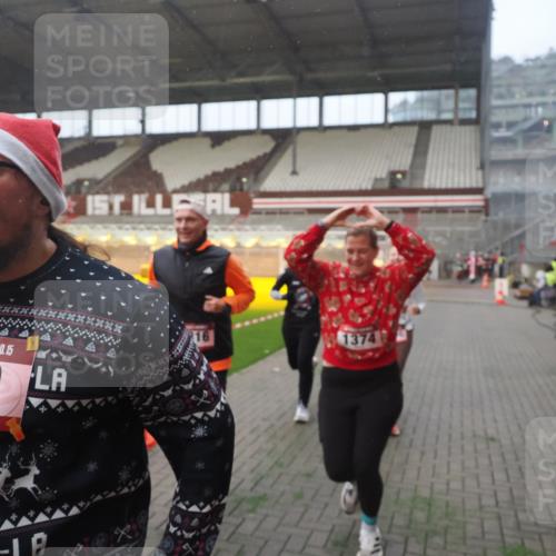 07.12.2025 - St. Pauli X-Mass-Run No. 15 Fabian Wolf http://msf.ph/oto/9364252 07.12.2025 10:05:27 Ziel 114, 543, 668, 950, 1121, 1316, 1374, 1481, 1661, 1761, 3186, 3386, 4036, 4556, 4558 meine-sportfotos.de