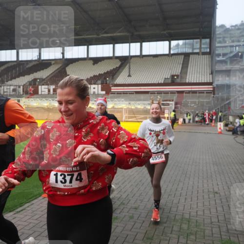 07.12.2025 - St. Pauli X-Mass-Run No. 15 Fabian Wolf http://msf.ph/oto/9364255 07.12.2025 10:05:28 Ziel 114, 543, 668, 950, 1121, 1316, 1374, 1481, 1661, 1761, 3186, 3386, 4036, 4556, 4558 meine-sportfotos.de