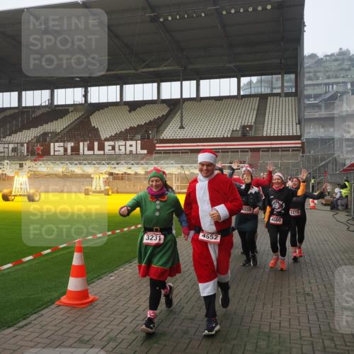 07.12.2025 - St. Pauli X-Mass-Run No. 15 Fabian Wolf http://msf.ph/oto/9364270 07.12.2025 10:05:40 Ziel 54, 123, 363, 385, 512, 945, 1215, 1222, 3231, 4552, 4555, 4556, 4558, 4559, 4560 meine-sportfotos.de