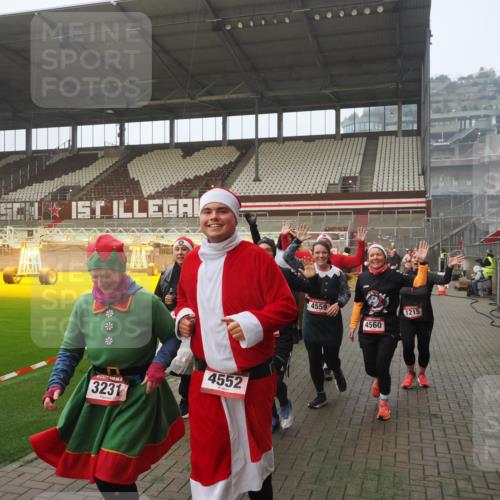 07.12.2025 - St. Pauli X-Mass-Run No. 15 Fabian Wolf http://msf.ph/oto/9364273 07.12.2025 10:05:41 Ziel 2, 3, 54, 123, 363, 385, 512, 945, 1215, 1222, 1789, 3231, 4195, 4552, 4555, 4559, 4560 meine-sportfotos.de