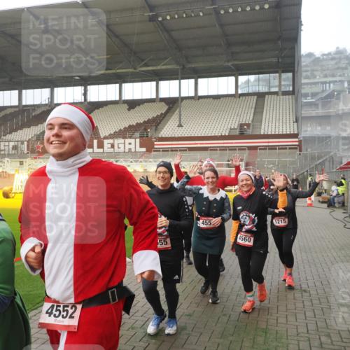 07.12.2025 - St. Pauli X-Mass-Run No. 15 Fabian Wolf http://msf.ph/oto/9364275 07.12.2025 10:05:41 Ziel 2, 3, 54, 123, 363, 385, 512, 945, 1215, 1222, 1789, 3231, 4195, 4552, 4555, 4559, 4560 meine-sportfotos.de