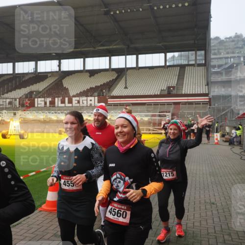 07.12.2025 - St. Pauli X-Mass-Run No. 15 Fabian Wolf http://msf.ph/oto/9364280 07.12.2025 10:05:42 Ziel 2, 3, 54, 123, 363, 385, 512, 945, 1215, 1222, 1789, 1791, 3231, 4195, 4552, 4555, 4559, 4560 meine-sportfotos.de